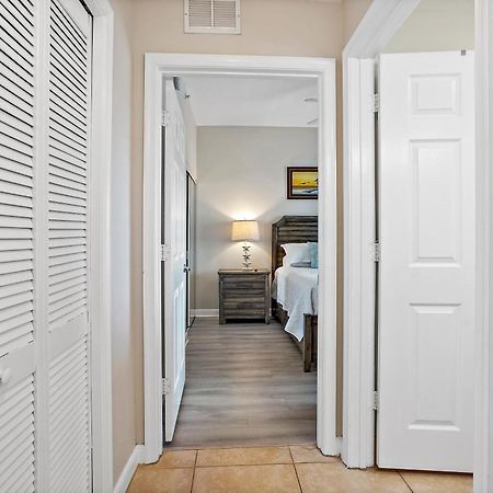 Oceanfront Luxury Condo! Mins To Beach! Rum Bar Next Door! St. Petersburg Exterior photo