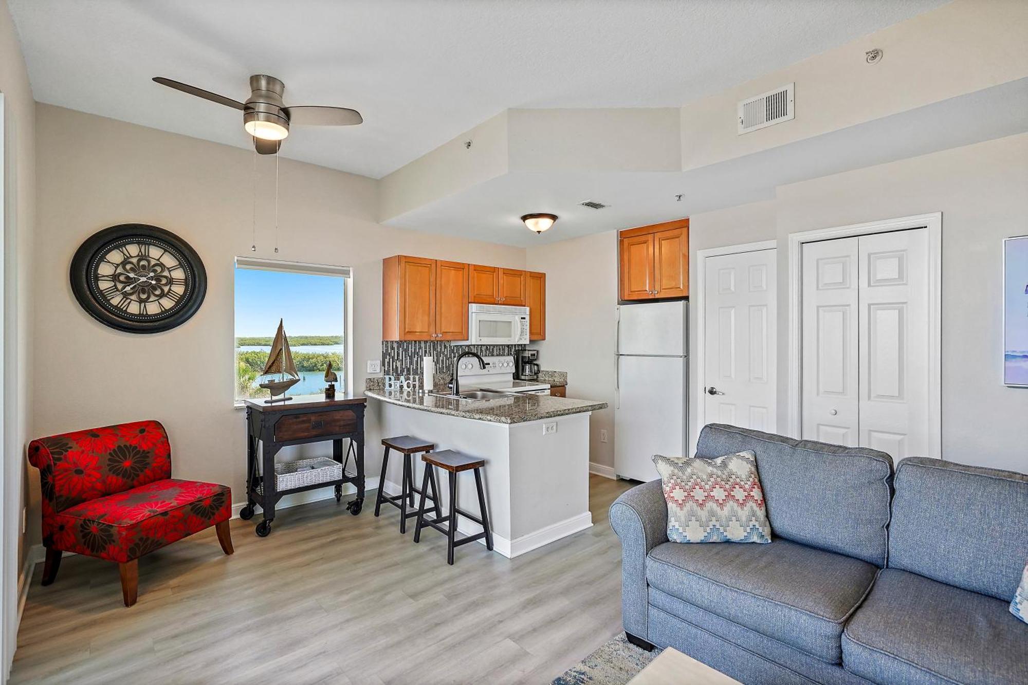 Oceanfront Luxury Condo! Mins To Beach! Rum Bar Next Door! St. Petersburg Exterior photo