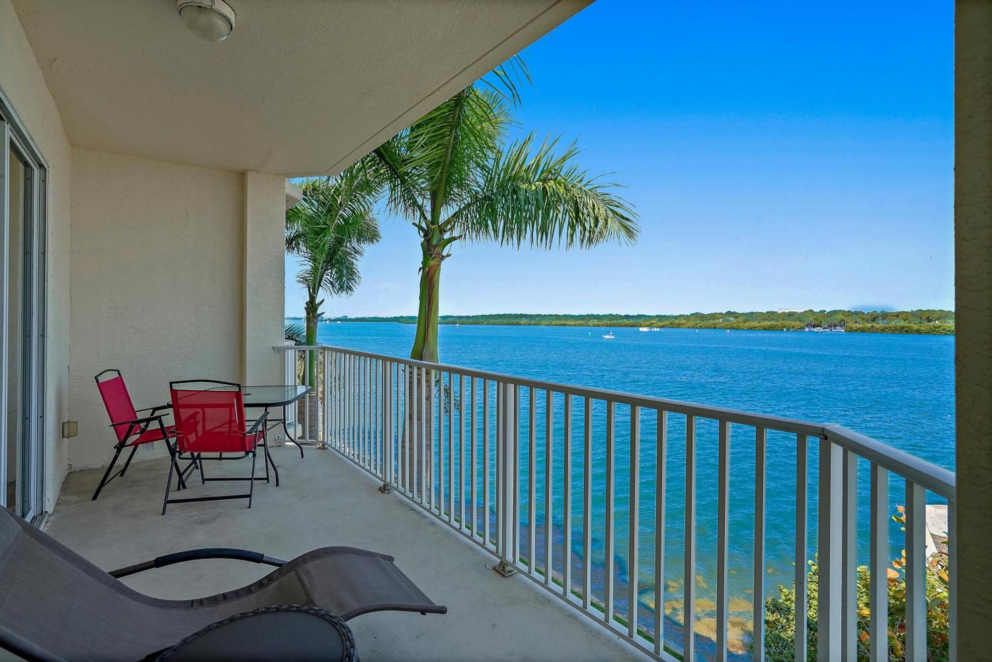 Oceanfront Luxury Condo! Mins To Beach! Rum Bar Next Door! St. Petersburg Exterior photo