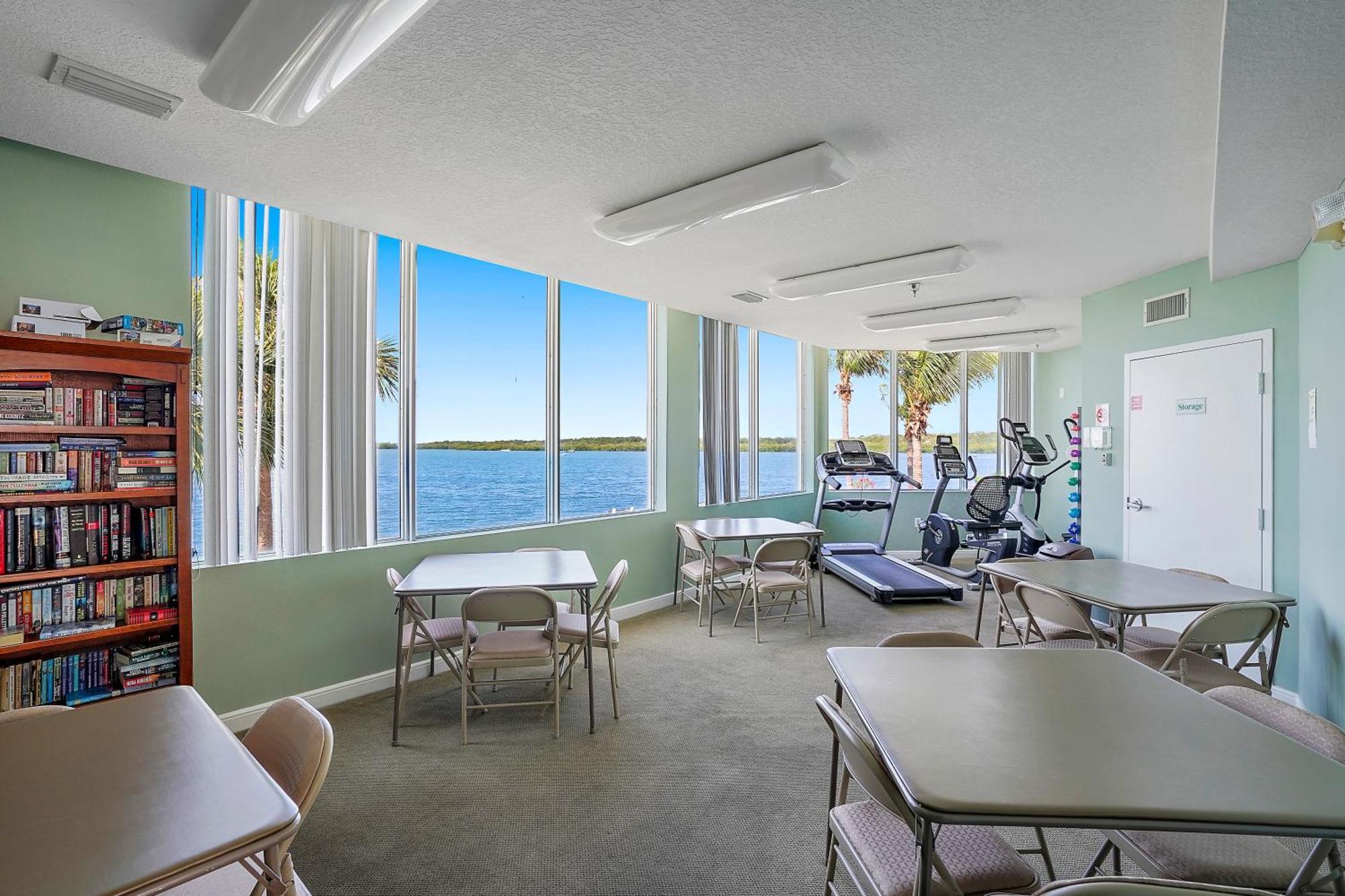 Oceanfront Luxury Condo! Mins To Beach! Rum Bar Next Door! St. Petersburg Exterior photo